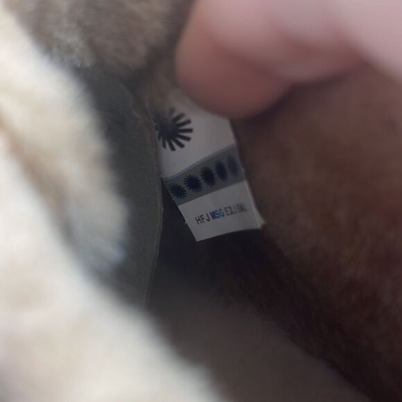 UGG Classic FEMME Lace Bootie - Picture 6 of 8